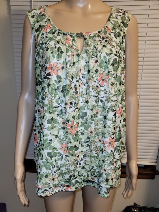 Emaline Tops - Emaline Sleeveless Green Floral Keyhole Women's Top.